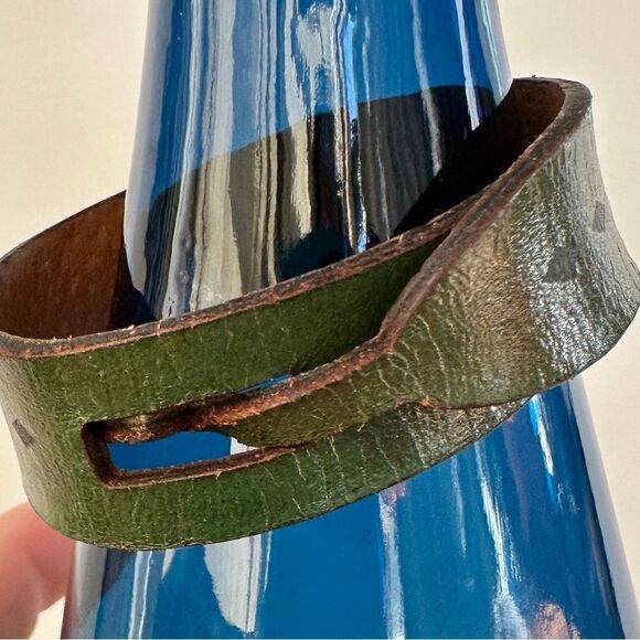 Leather bracelet w/ Aztec design - Picture 2 of 4
